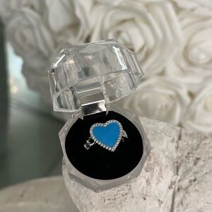 Elegant silver and Blue Heart Ring with zircons